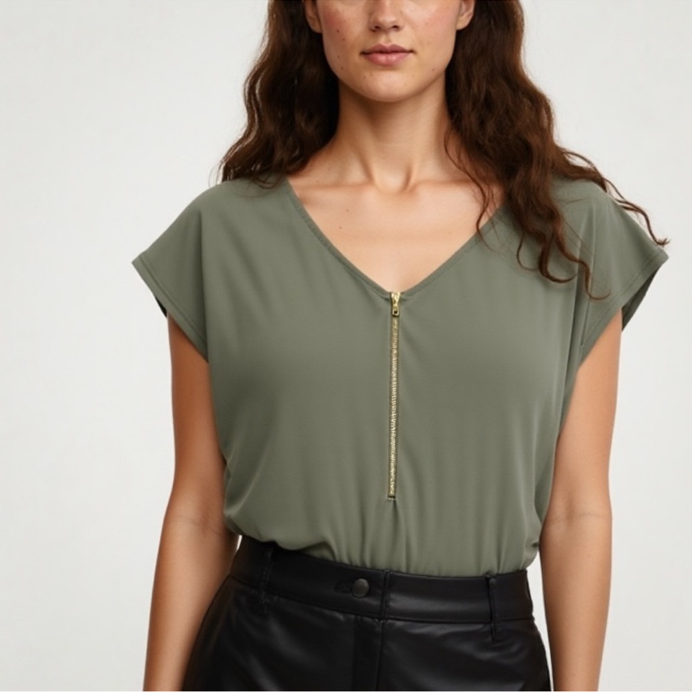Green Envelope zip detail short sleeve flowy top ❤️